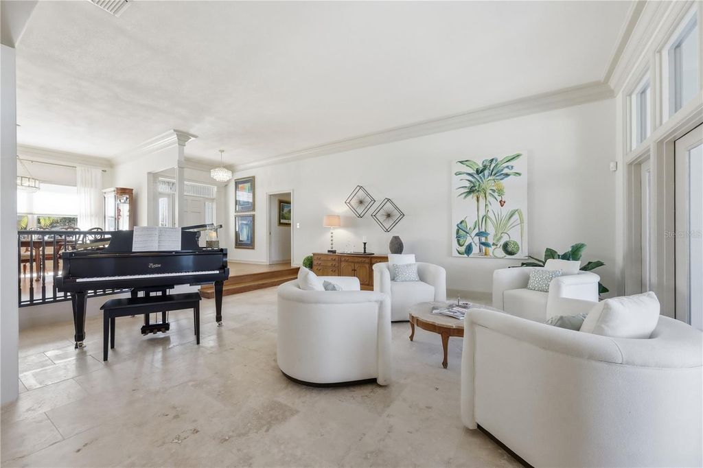 Image 7 of property listing at 8513 BAY HILL BOULEVARD, Orlando, FL 32819