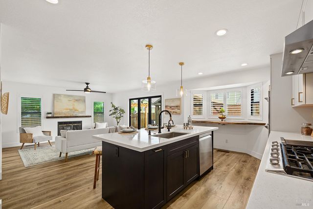 1504 Maria Pl, Rohnert Park, CA 94928