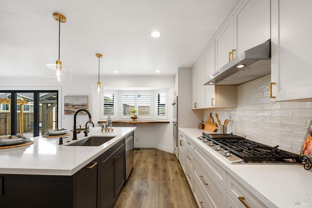 1504 Maria Pl, Rohnert Park, CA 94928