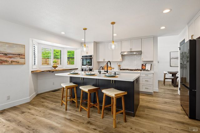 1504 Maria Pl, Rohnert Park, CA 94928