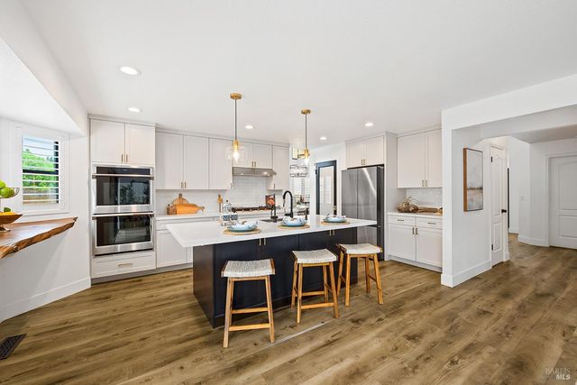 1504 Maria Pl, Rohnert Park, CA 94928