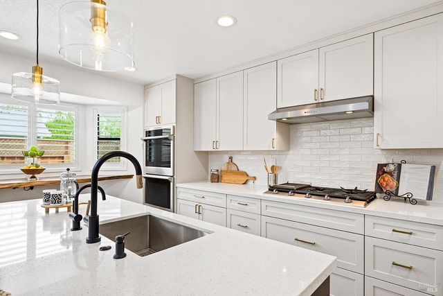 1504 Maria Pl, Rohnert Park, CA 94928