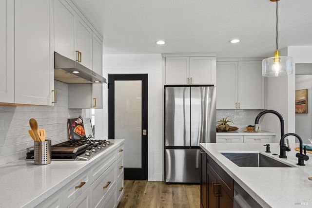 1504 Maria Pl, Rohnert Park, CA 94928