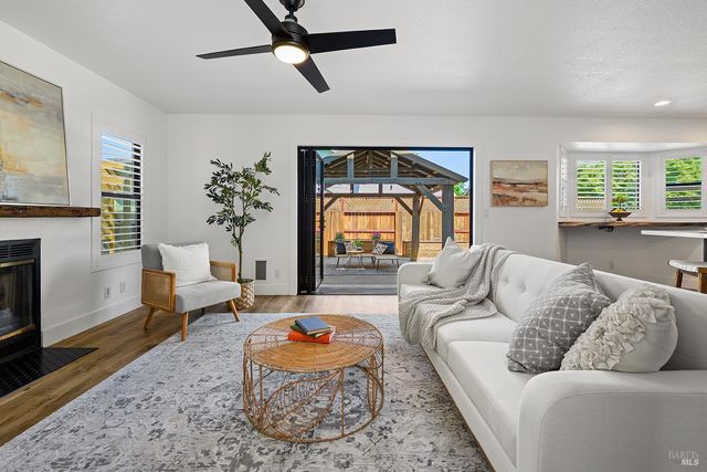 1504 Maria Pl, Rohnert Park, CA 94928