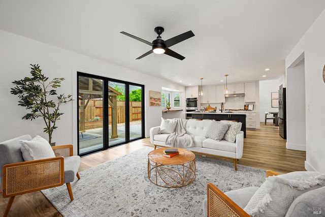 1504 Maria Pl, Rohnert Park, CA 94928