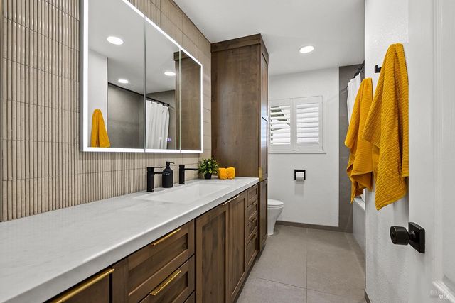 1504 Maria Pl, Rohnert Park, CA 94928