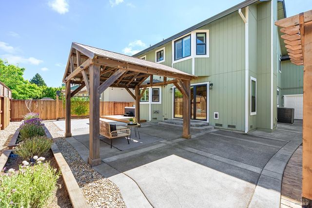 1504 Maria Pl, Rohnert Park, CA 94928