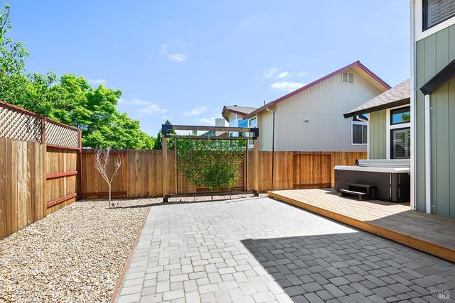 1504 Maria Pl, Rohnert Park, CA 94928