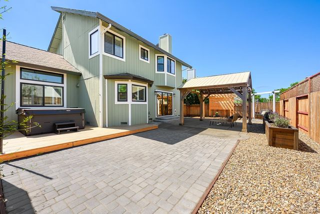 1504 Maria Pl, Rohnert Park, CA 94928