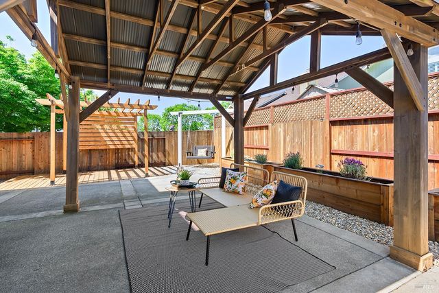 1504 Maria Pl, Rohnert Park, CA 94928