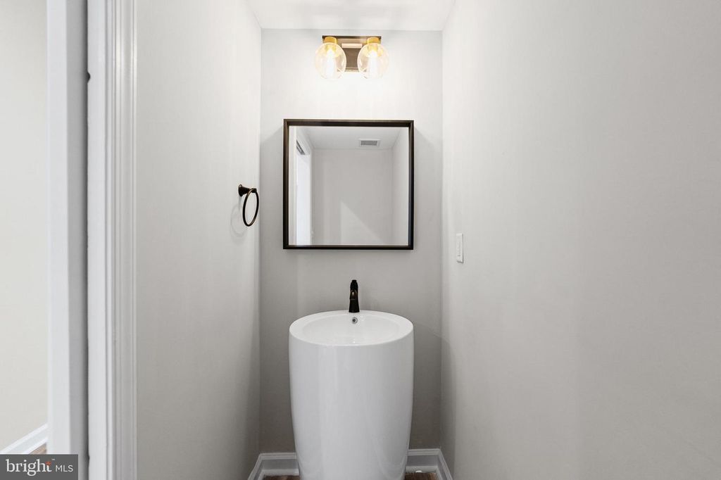 Image 4 of property listing at 2231 PRENTISS PL, Baltimore, MD 21205