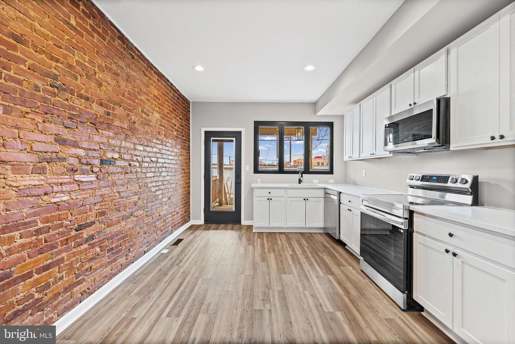 Image 5 of property listing at 2231 PRENTISS PL, Baltimore, MD 21205