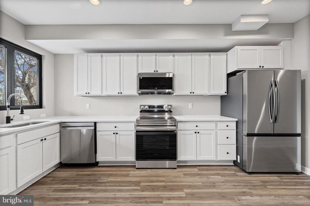 Image 7 of property listing at 2231 PRENTISS PL, Baltimore, MD 21205