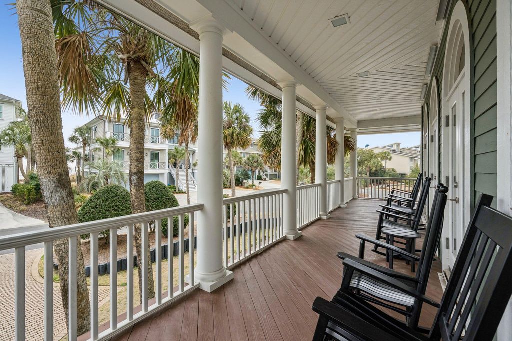 Image 10 of property listing at 5 E Beachwood, Isle Of Palms, SC 29451