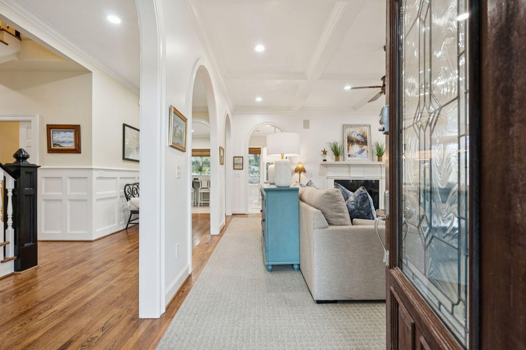 Image 11 of property listing at 5 E Beachwood, Isle Of Palms, SC 29451