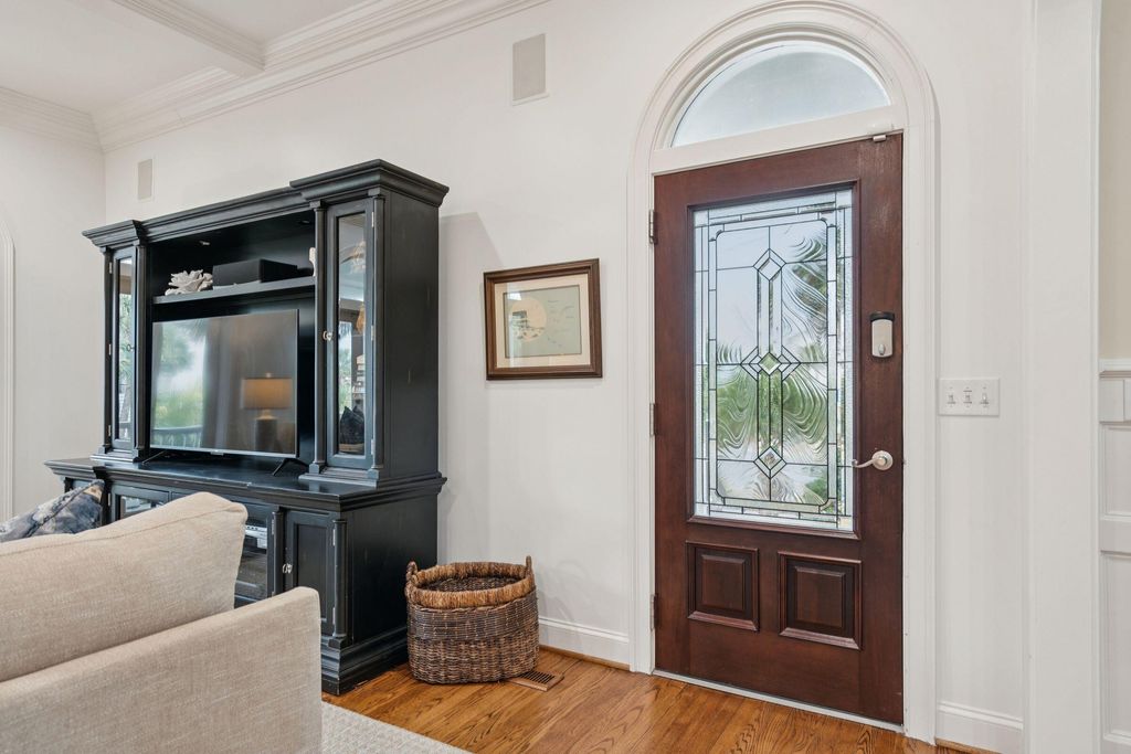 Image 14 of property listing at 5 E Beachwood, Isle Of Palms, SC 29451