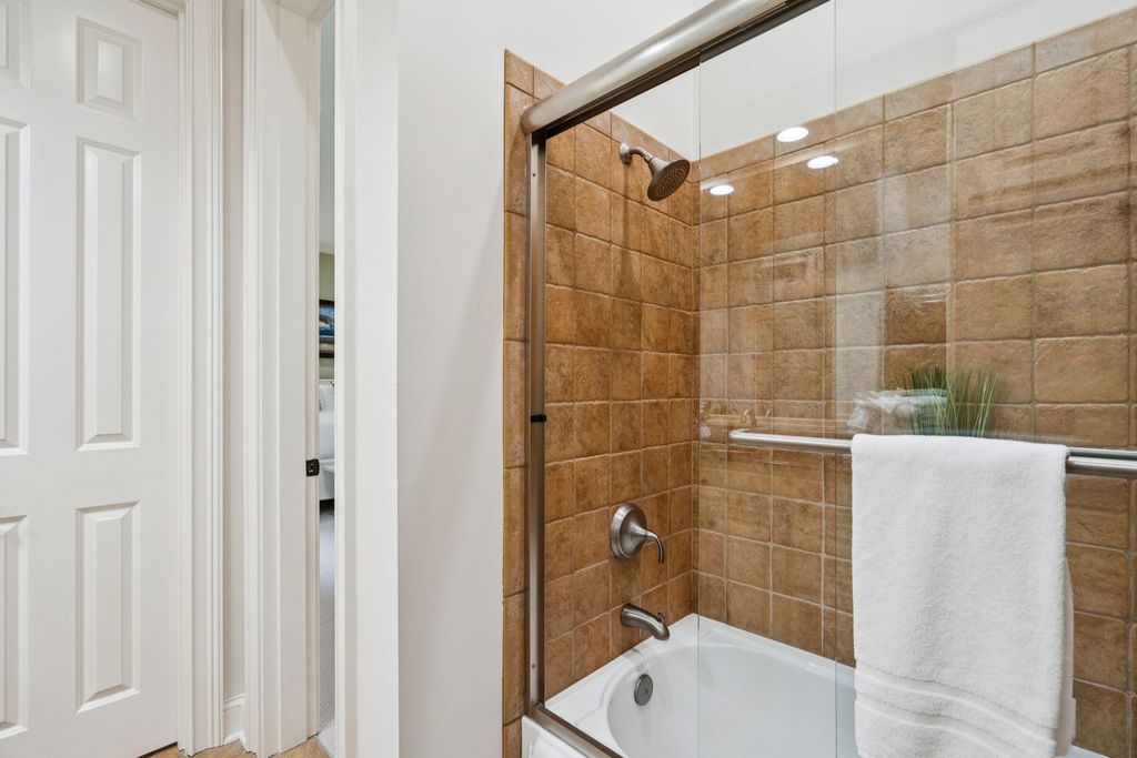 Image 32 of property listing at 5 E Beachwood, Isle Of Palms, SC 29451