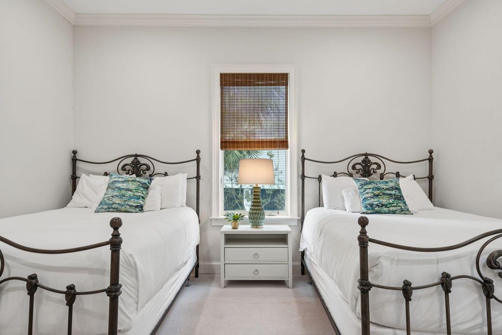 Image 33 of property listing at 5 E Beachwood, Isle Of Palms, SC 29451