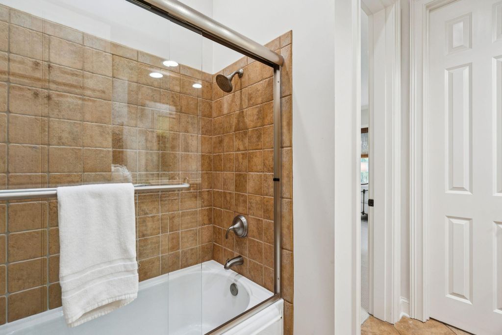 Image 36 of property listing at 5 E Beachwood, Isle Of Palms, SC 29451