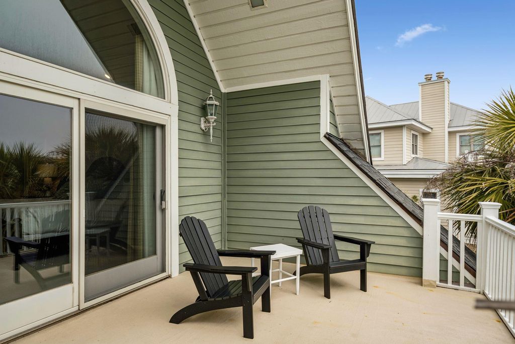 Image 40 of property listing at 5 E Beachwood, Isle Of Palms, SC 29451