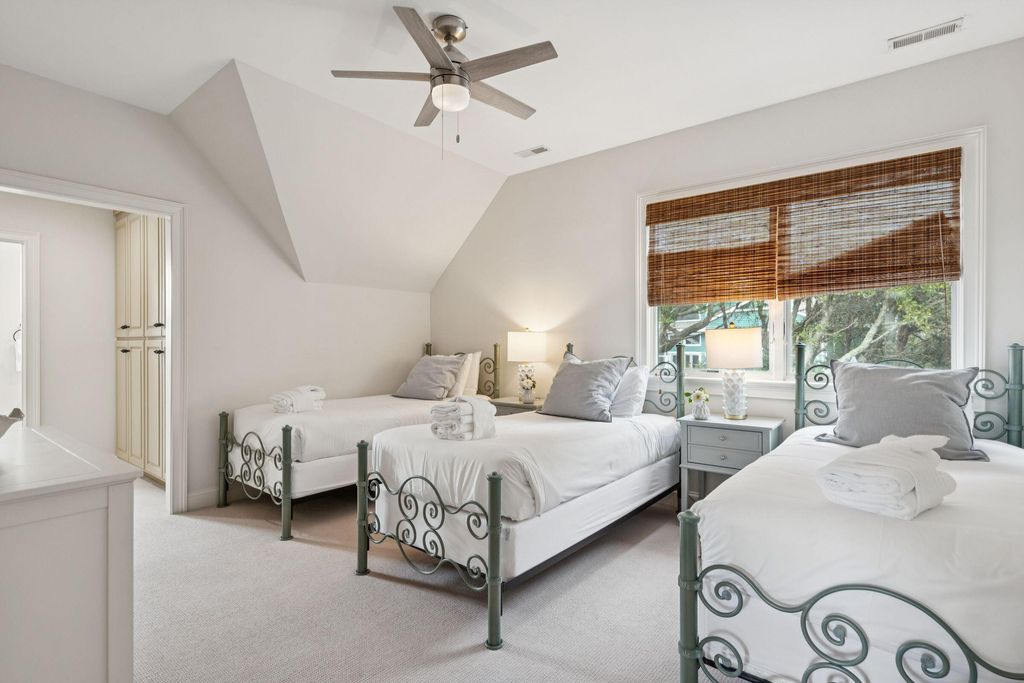 Image 46 of property listing at 5 E Beachwood, Isle Of Palms, SC 29451