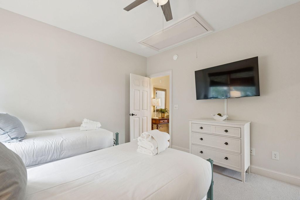 Image 47 of property listing at 5 E Beachwood, Isle Of Palms, SC 29451