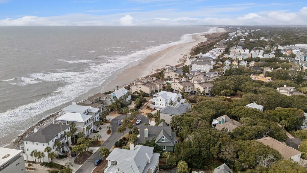 Image 55 of property listing at 5 E Beachwood, Isle Of Palms, SC 29451