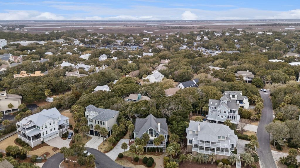 Image 58 of property listing at 5 E Beachwood, Isle Of Palms, SC 29451