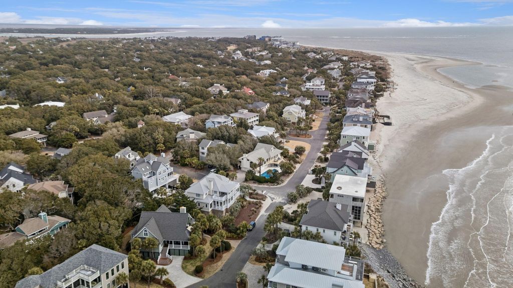 Image 61 of property listing at 5 E Beachwood, Isle Of Palms, SC 29451