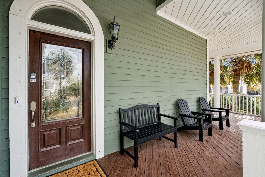 Image 7 of property listing at 5 E Beachwood, Isle Of Palms, SC 29451