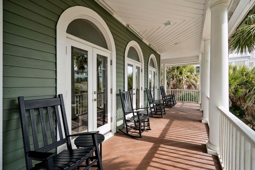 Image 8 of property listing at 5 E Beachwood, Isle Of Palms, SC 29451