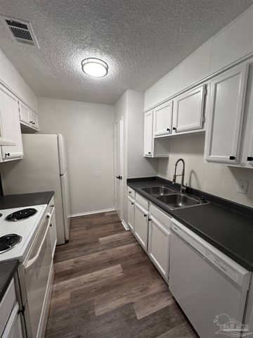 7002 Lanier Dr 2, Pensacola, FL 32504