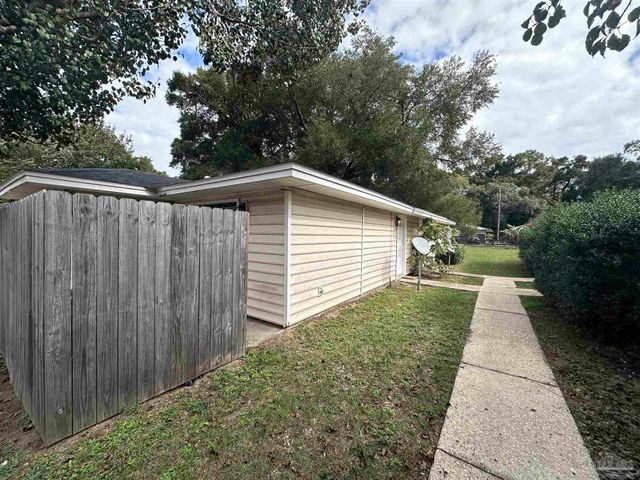 7002 Lanier Dr 2, Pensacola, FL 32504