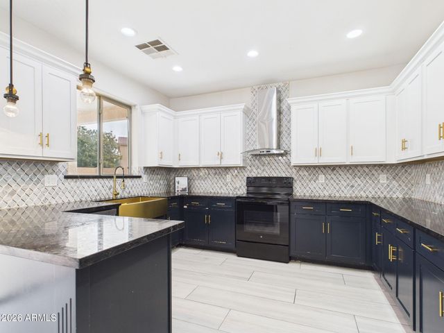 6917 W SHUMWAY FARM Road, Laveen, AZ 85339