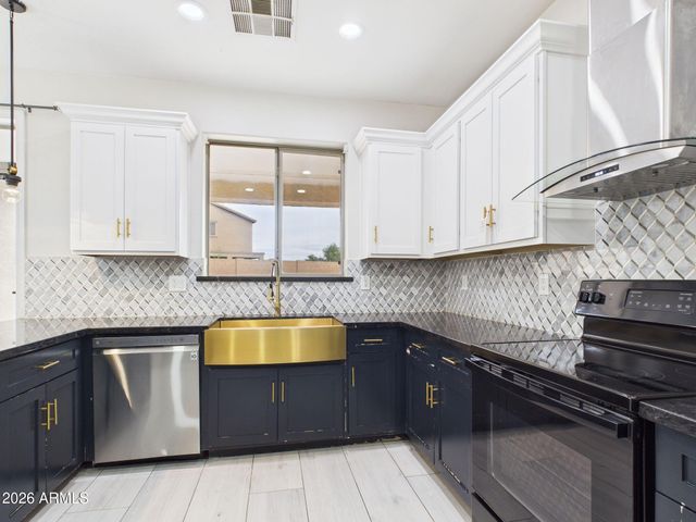 6917 W SHUMWAY FARM Road, Laveen, AZ 85339