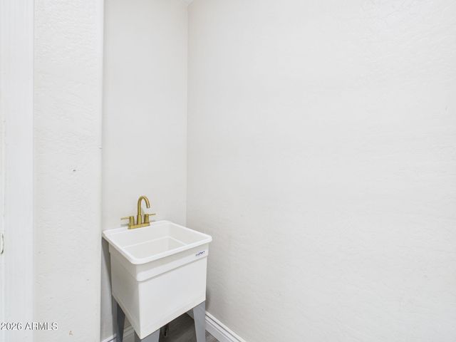 6917 W SHUMWAY FARM Road, Laveen, AZ 85339