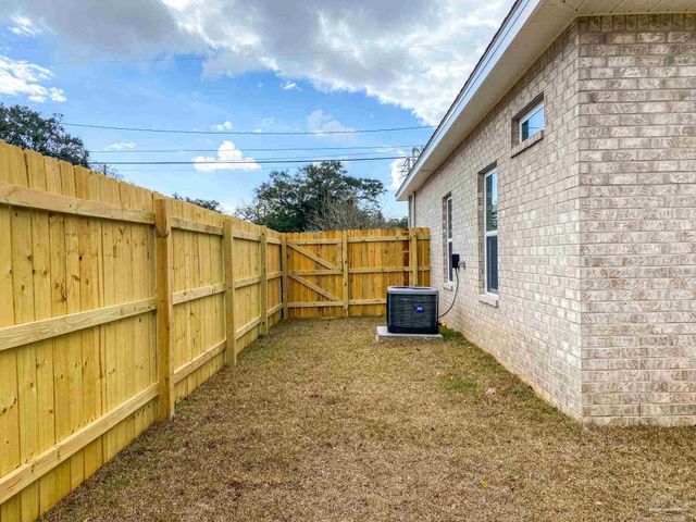 440 Hancock Ln B, Pensacola, FL 32503