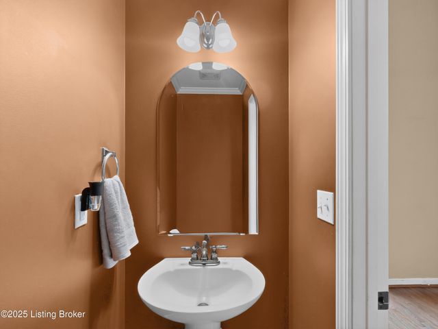 10520 Providence Dr, Louisville, KY 40291