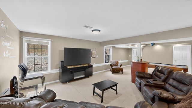 10520 Providence Dr, Louisville, KY 40291