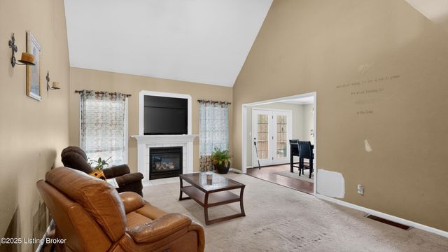 10520 Providence Dr, Louisville, KY 40291