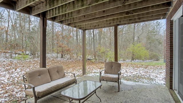 10520 Providence Dr, Louisville, KY 40291