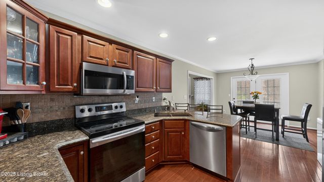 10520 Providence Dr, Louisville, KY 40291