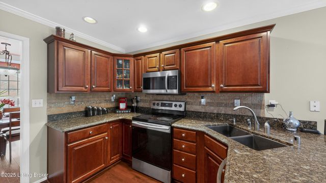 10520 Providence Dr, Louisville, KY 40291