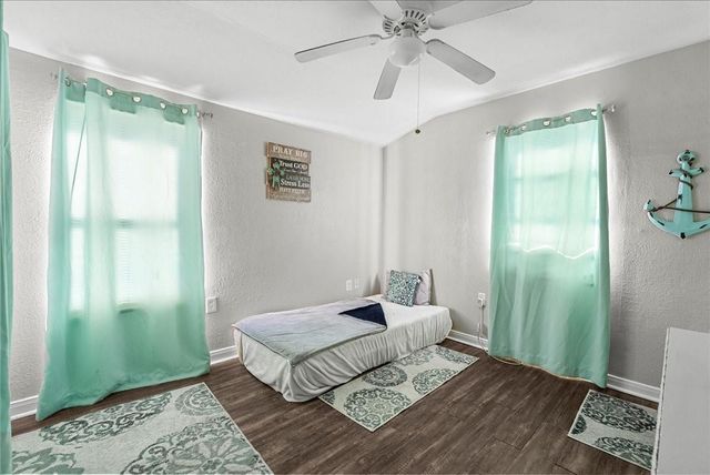 711 10th Street, Dickinson, TX 77539