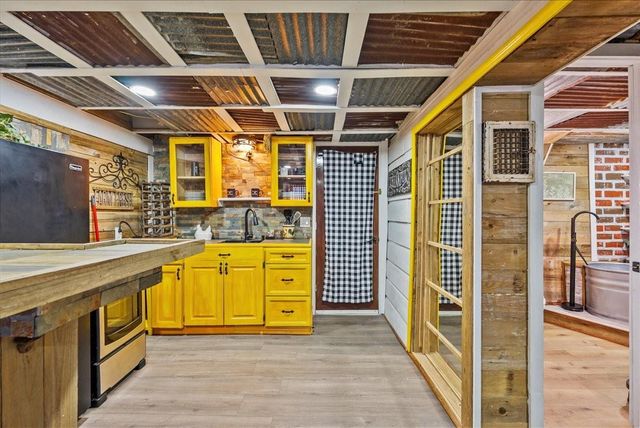 711 10th Street, Dickinson, TX 77539