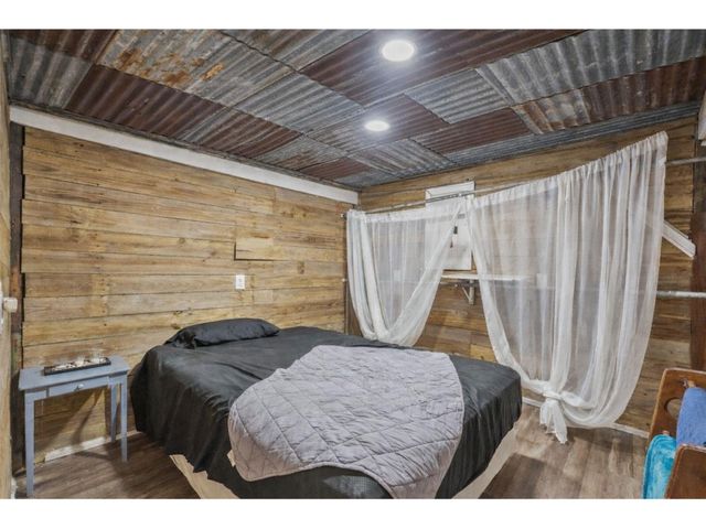 711 10th Street, Dickinson, TX 77539