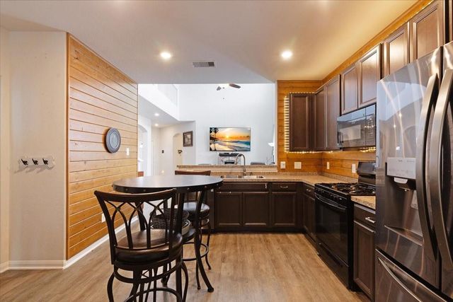 1685 County Road 5102, Cleveland, TX 77327