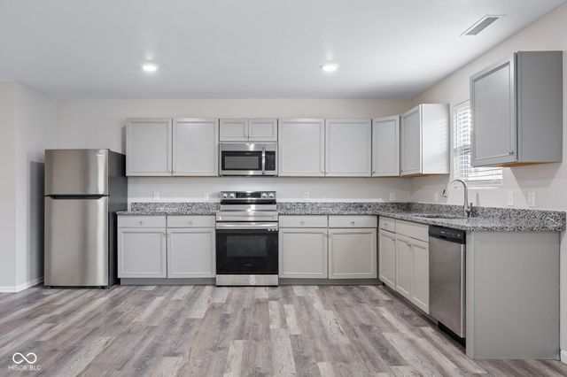 476 Bourneside Drive, Greenfield, IN 46140