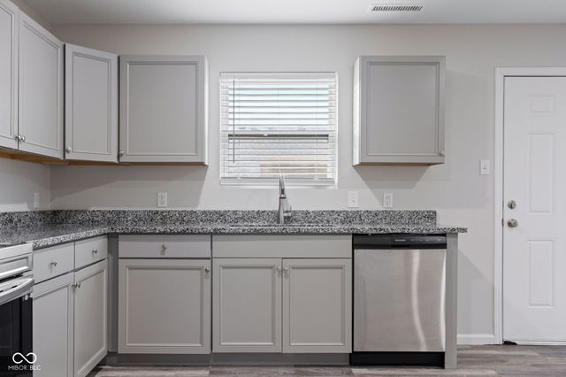 476 Bourneside Drive, Greenfield, IN 46140