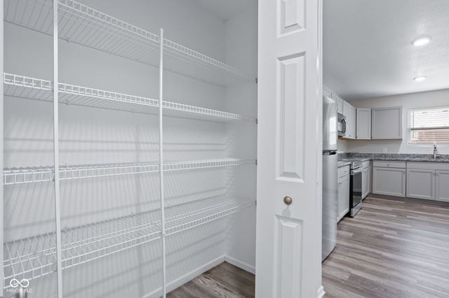 476 Bourneside Drive, Greenfield, IN 46140